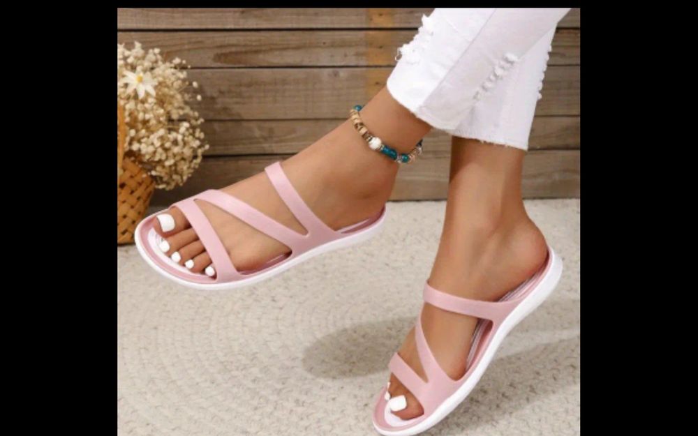 Резиновые шлепки.