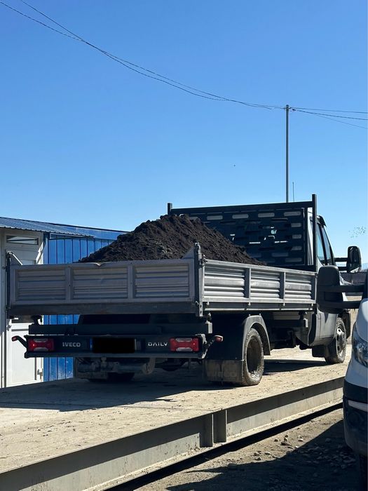 Pământ vegetal , pământ negru