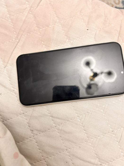 продам IPhone 11