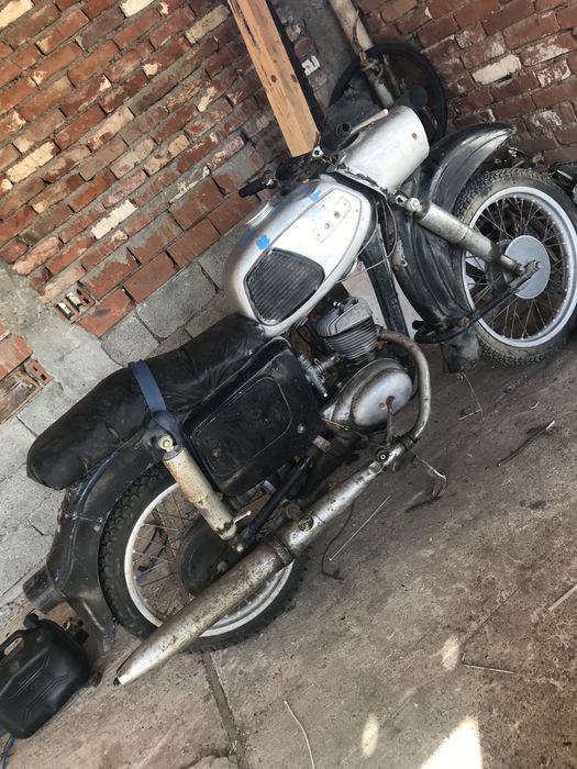 Продавам емизе ете зе трофик от 1962