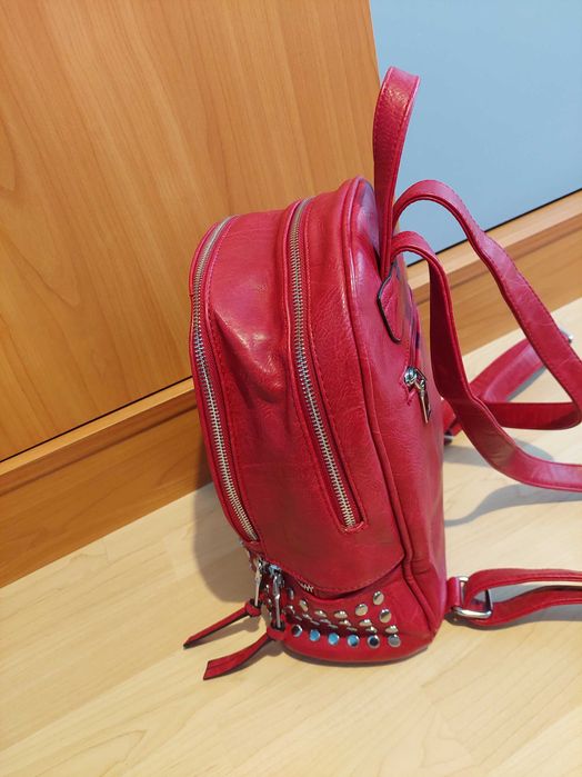 Дамска раница в червен цвят
