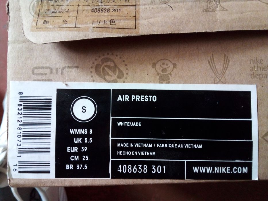 Продам кроссовки женские