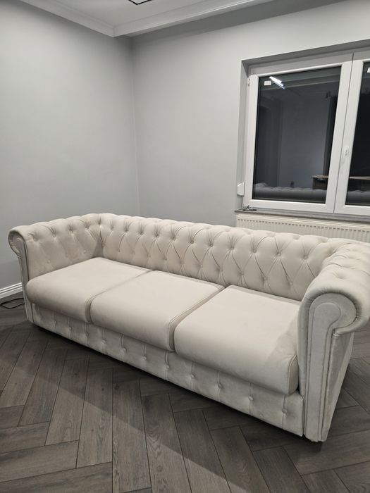 Vând canapea 3 locuri Chesterfield