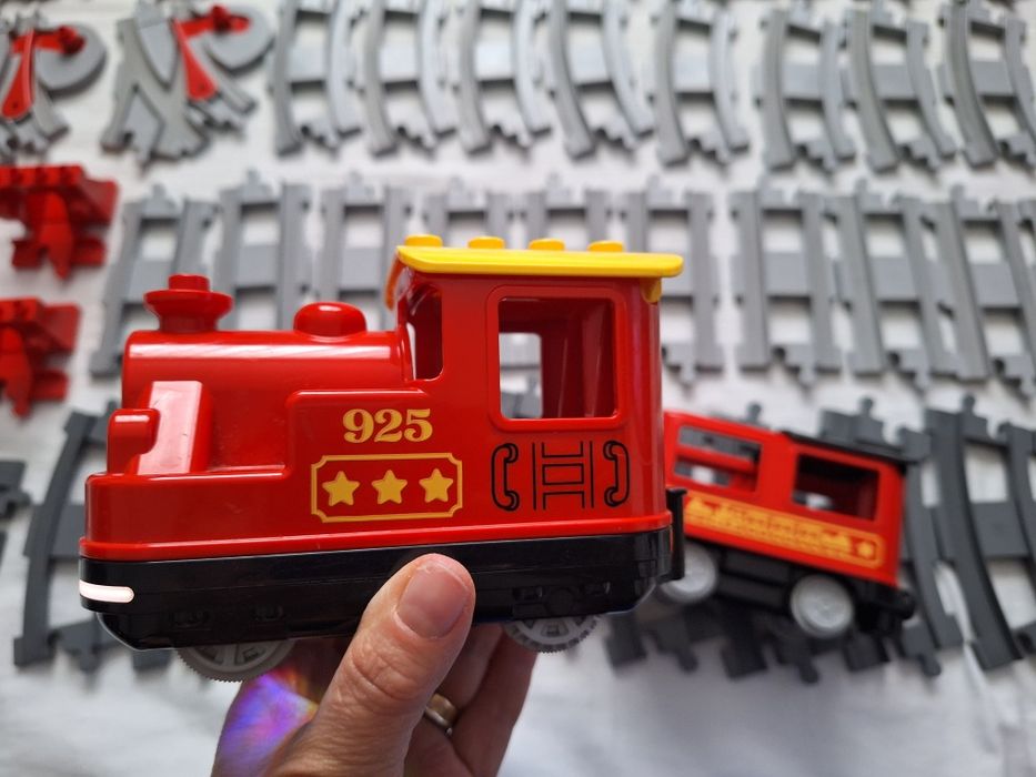 Lot Lego Duplo trenuleț electric.