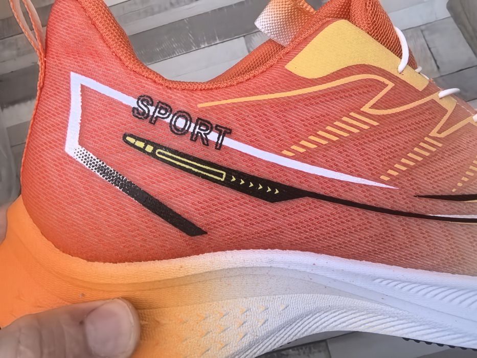 Маратонки нови 44 и 42 номер