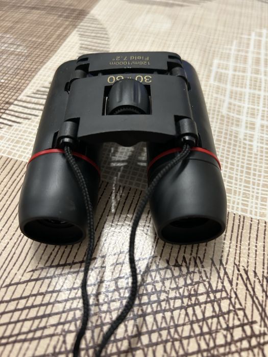 Бинокъл сгъваем чисто нов