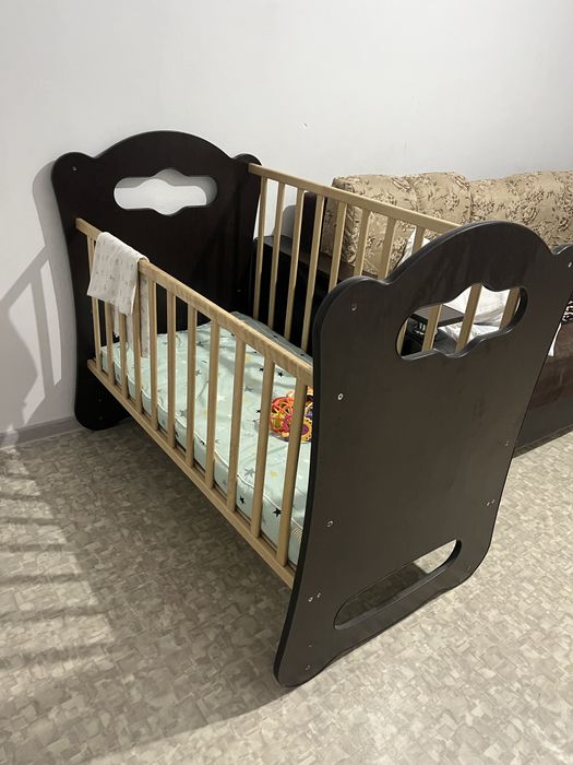 Детская кроватка