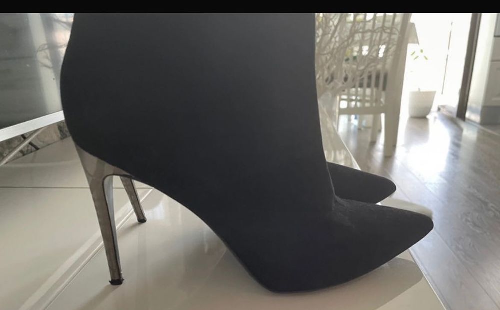 Botine Burberry cu toc metalic stilettò