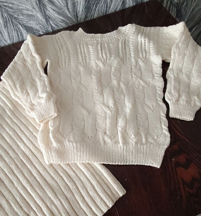 Вязаный комплект (кофта с юбкой