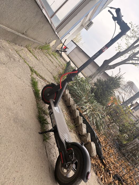 Ideala electrica 6-10 ani- Trotineta electrica RDB JL011-01 fara permis 350W 25 km/h 36V6.6Ah autonomie 20 km roti 9.1" lumini LED