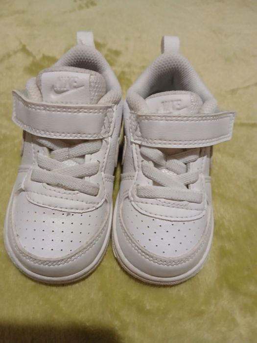 Бели маратонки Nike 21