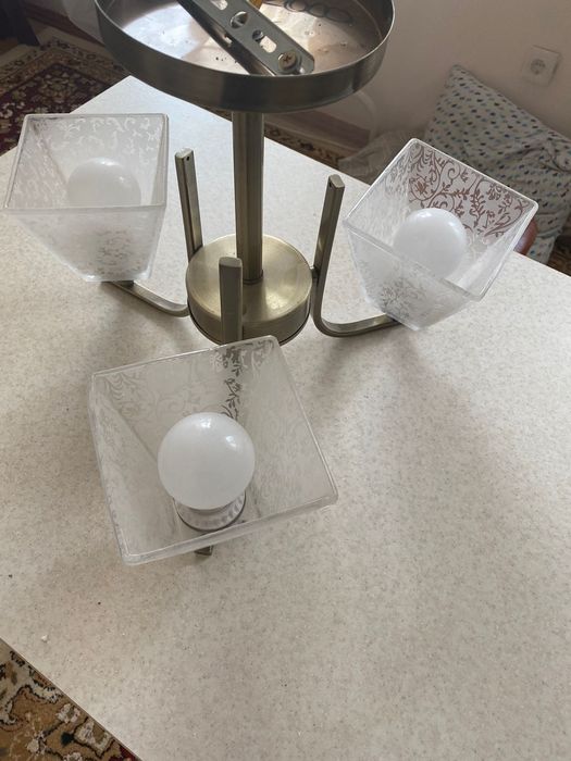 Продам люстру в хорошем состоянии