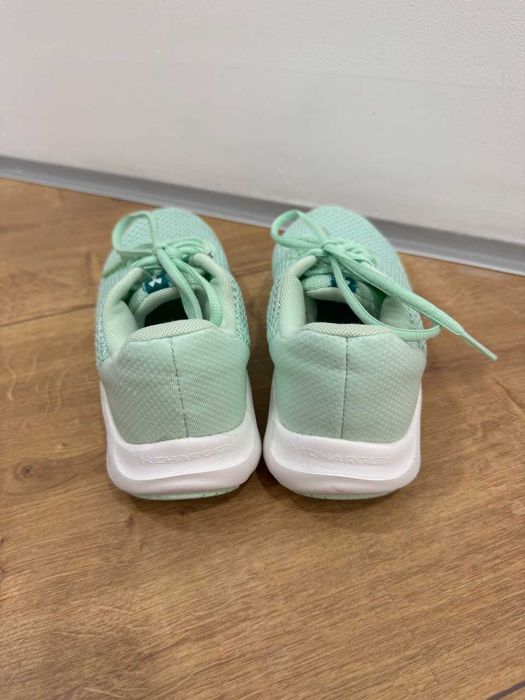 Adidași Under Armour damă, mărimea 36, stare foarte bună