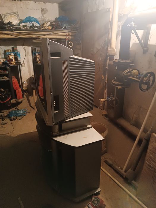 Televizor sotiladi LG eski variant ishlaydi hammayogʻi.