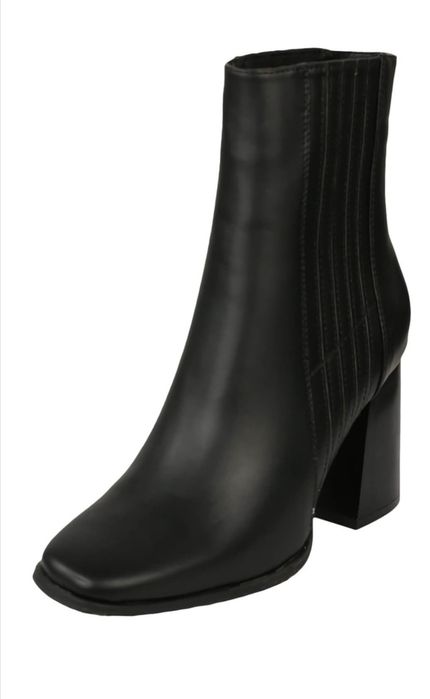 Botine noi, marime 37