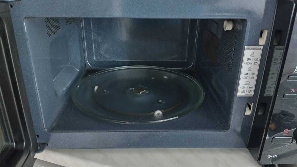 Микровълнова фурна Samsung с грил