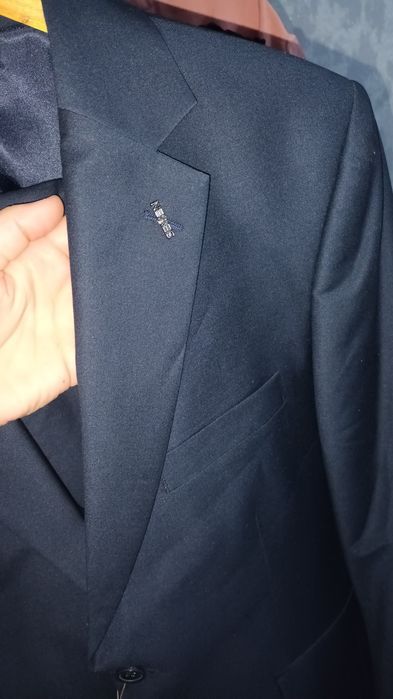 Костюм шим сотилади