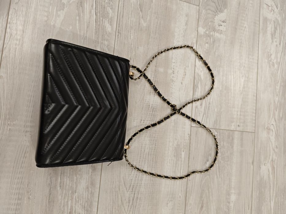 Дамски чанти - бежова или черна