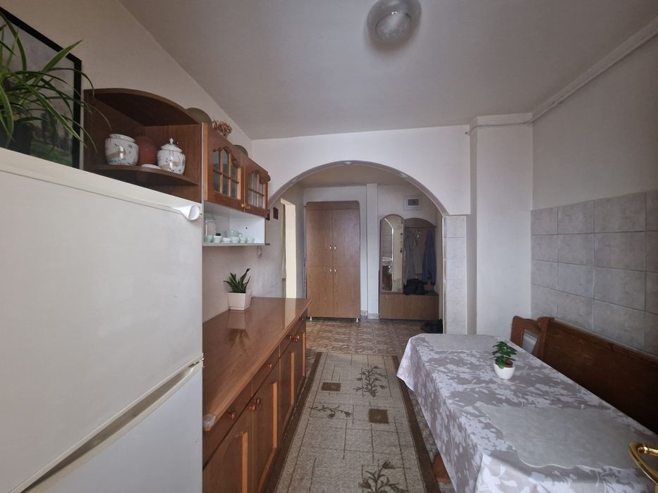 Închiriez apartament 2 CAMERE zona ULTRACENTRALA - 350 euro