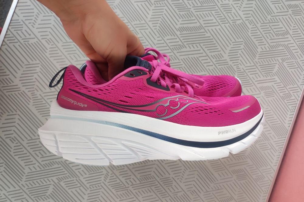 Saucony guide 18  нови 39 н