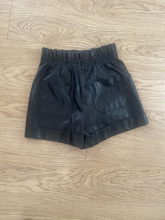 Кожени къси панталонки, размер М