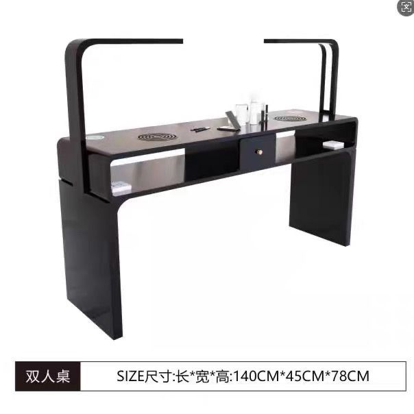 Маникюрный стол