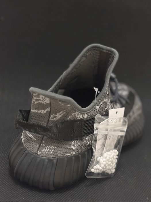 adidas Yeezy Boost 350 V2 Dark Salt – Mărimea 42 2/3 – Noi