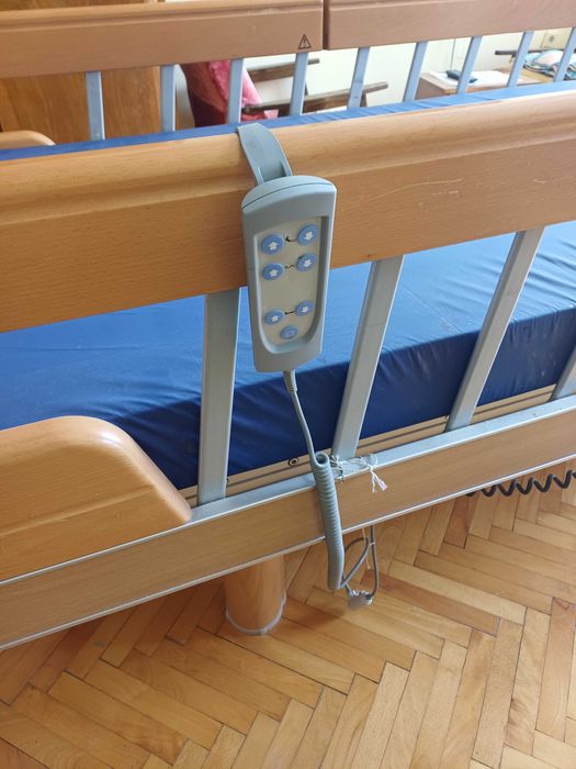 Болнично електрическо легло