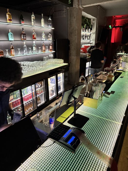 Închiriere sunet , ecrane, lumini, efecte  premium pentru evenimente 100–150 persoane