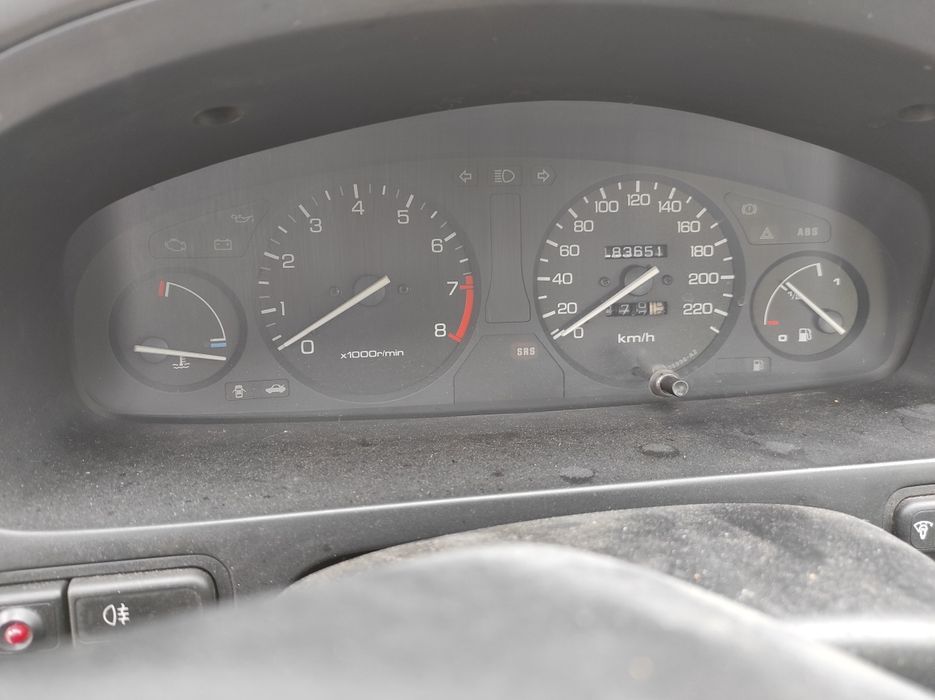 Продавам на части HONDA CIVIC 1.6 i