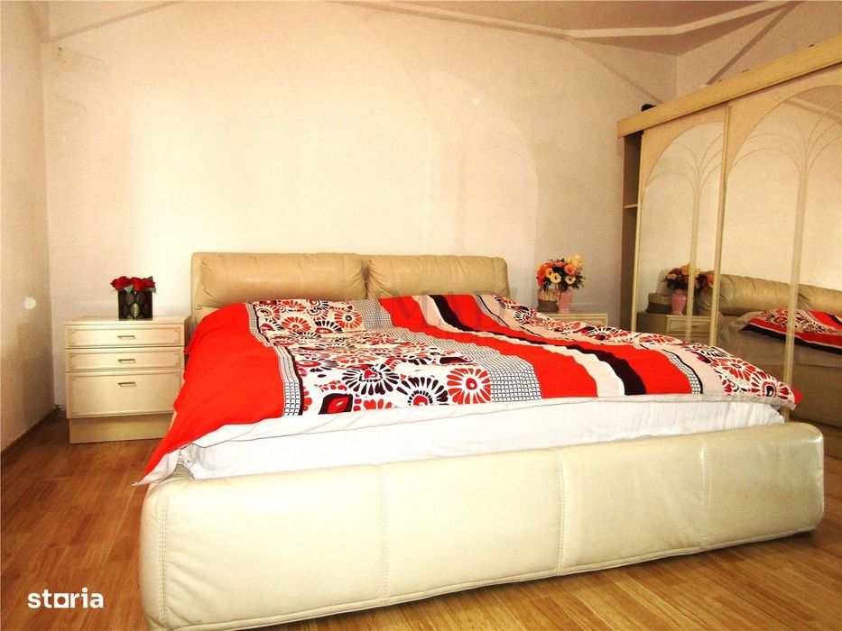 Cu mare potential! Vanzare Casa P+Pod si acoperis TIP TERASA in Ulmi.