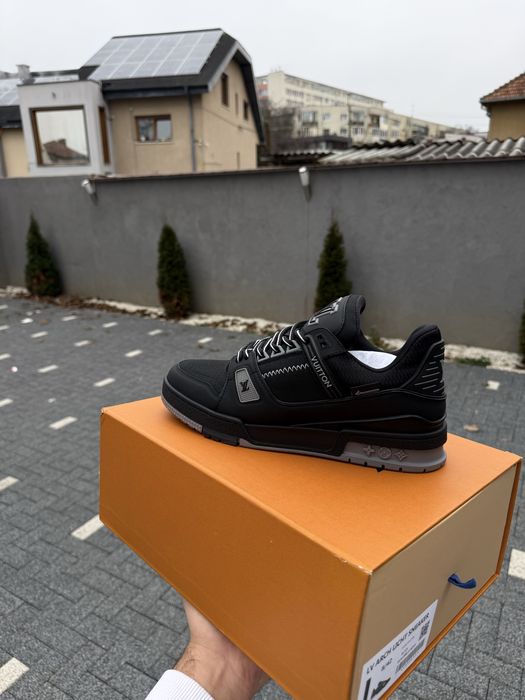 Adidasi LV, marimea 41, Livrare verificare 24 ore