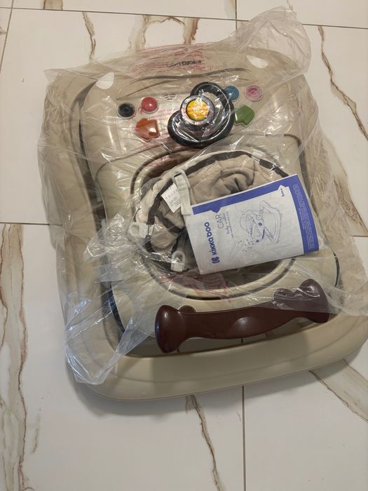 Продавам проходилка KIKKA  CAR BEIGE