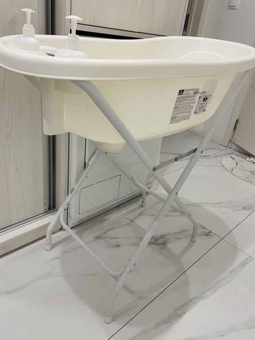 Бебешка вана със стойка