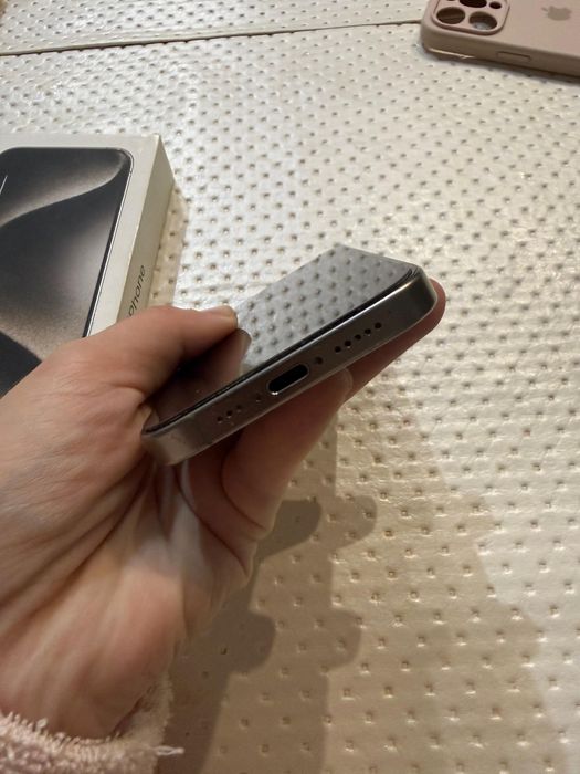 Продам Iphone 15 pro 256 gb natural