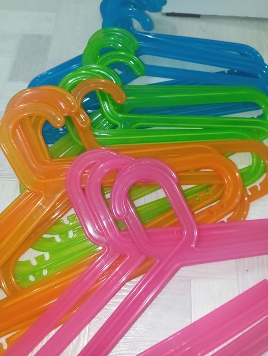 Вешалки плечики IKEA детские.