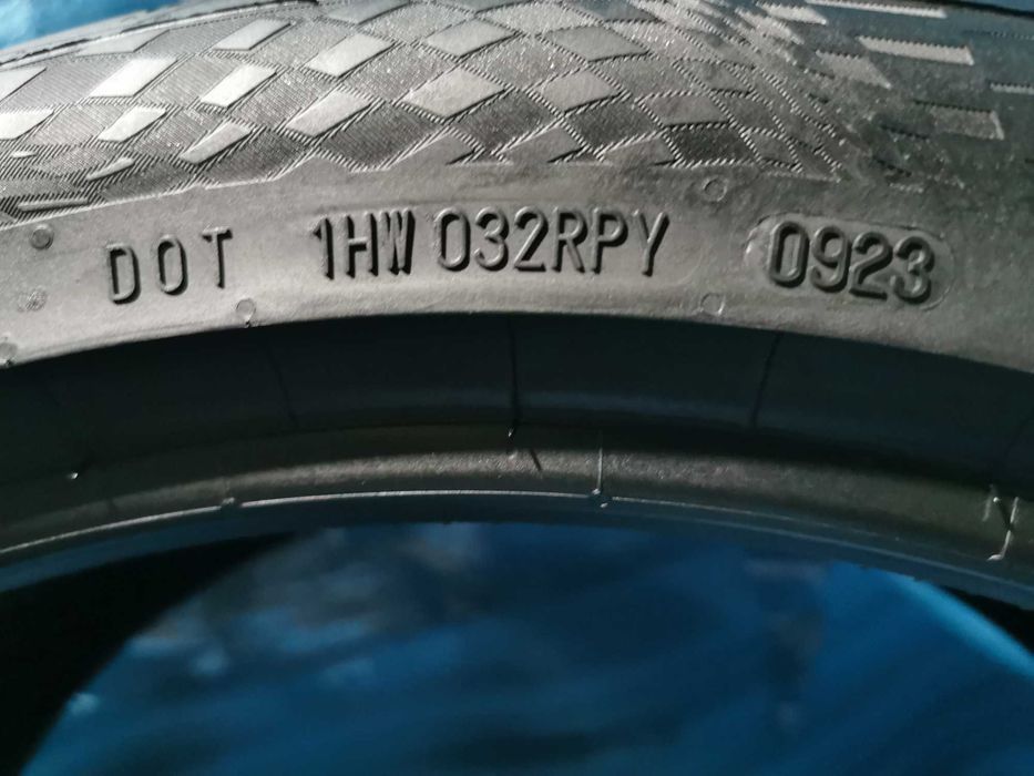 255/40 ZR21 continental 4 bucati