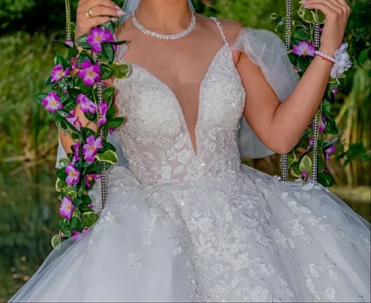 Булчинска рокля цвят шампанско