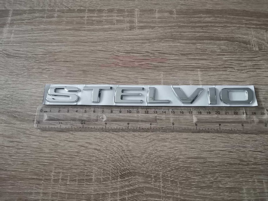 Alfa Romeo Stelvio надпис емблема