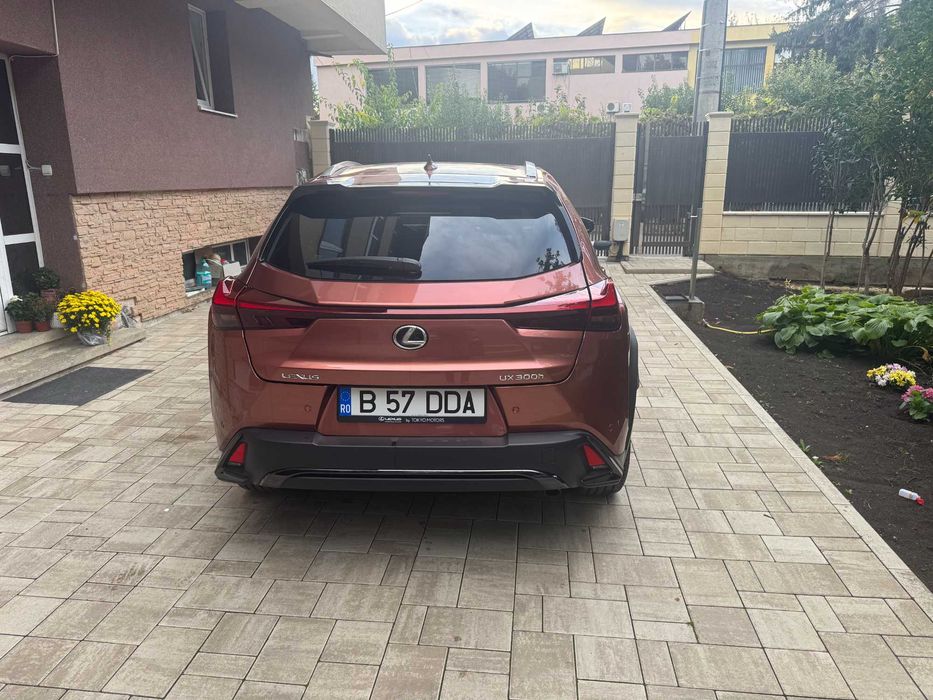 LEXUS UX 2024 — imagine 3