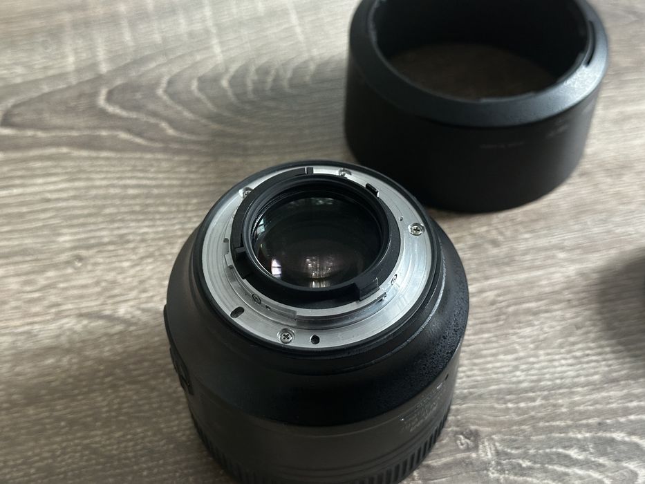 Объектив Nikon 85mm 1.8