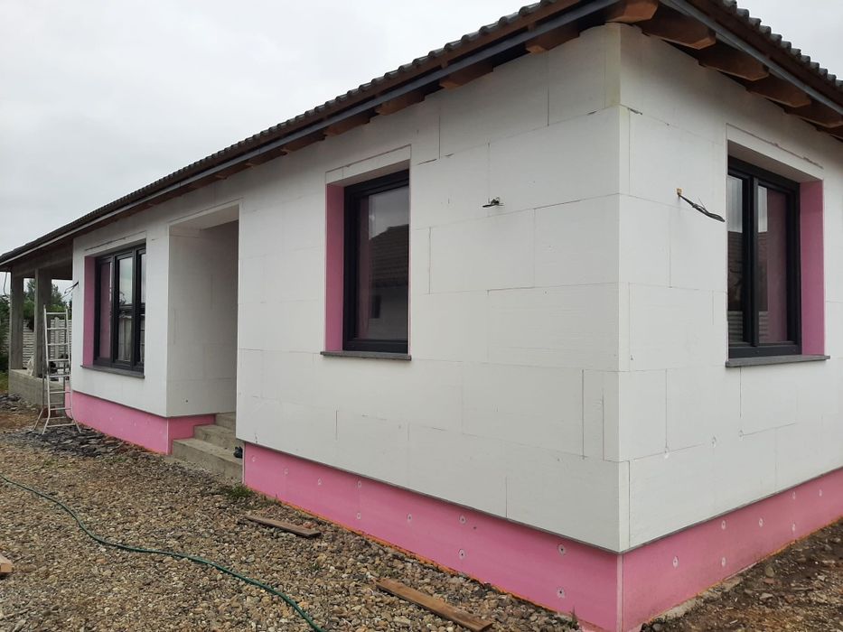 Efectuez lucrări de amenajare interioară și exterioară