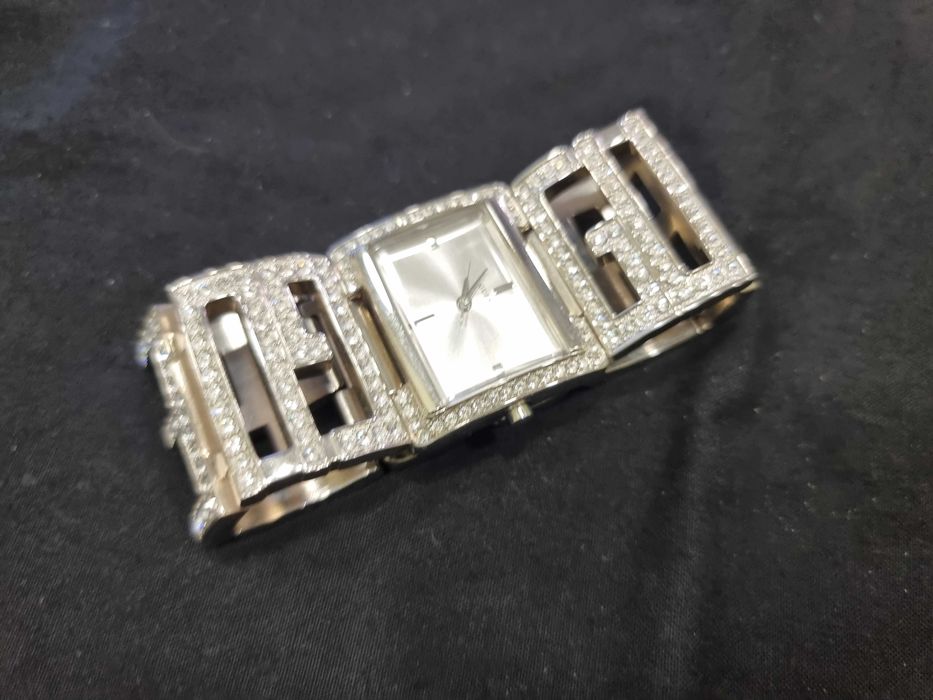 Дамски часовник GUESS 32 mm