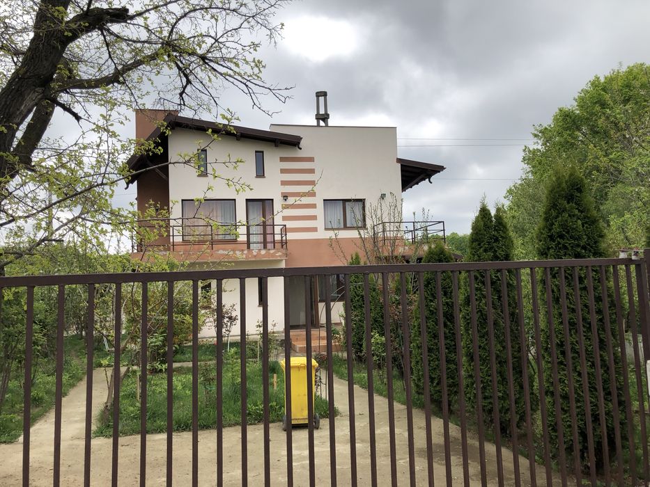 Inchiriez casa langa padure