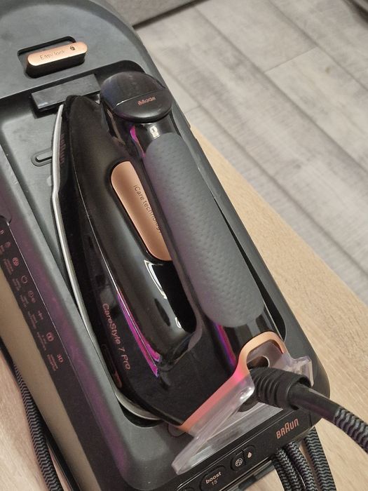 Statie de călcat Braun CareStyle 7 PRO defecta