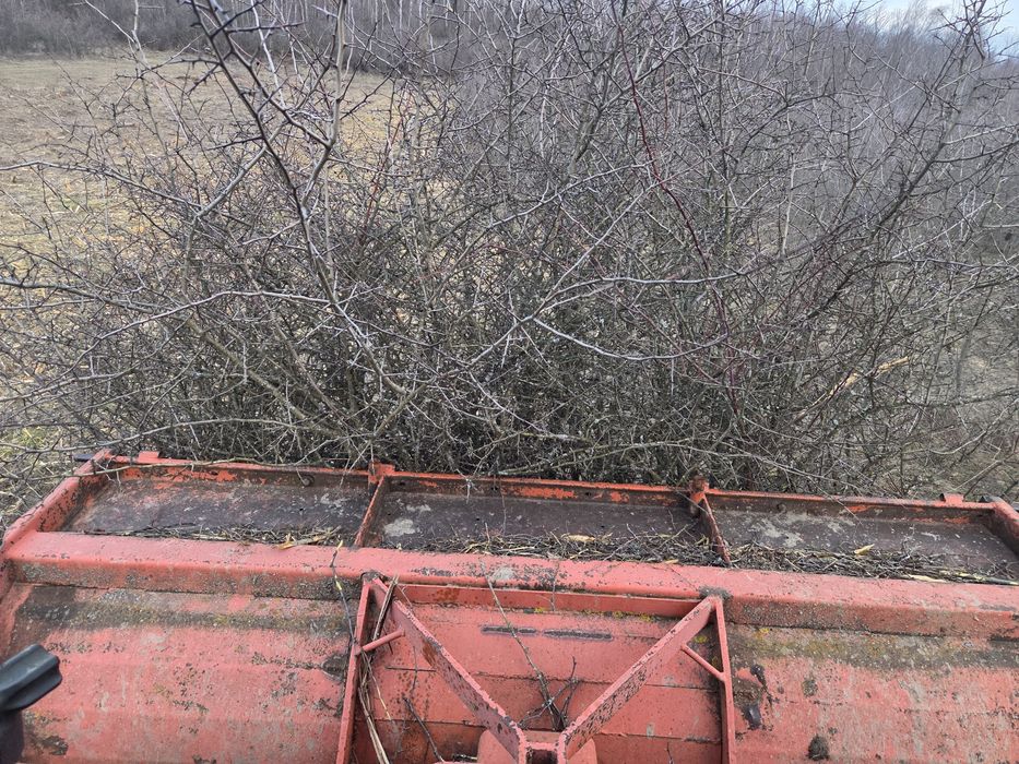 Tocătoare resturi vegetale ,spini, pasune