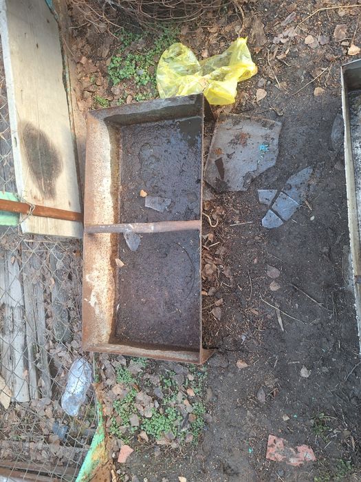 Поилка - кормилка для скота