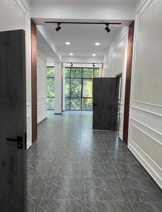 Сдаётся аренду 4-этажное коммерческое здание