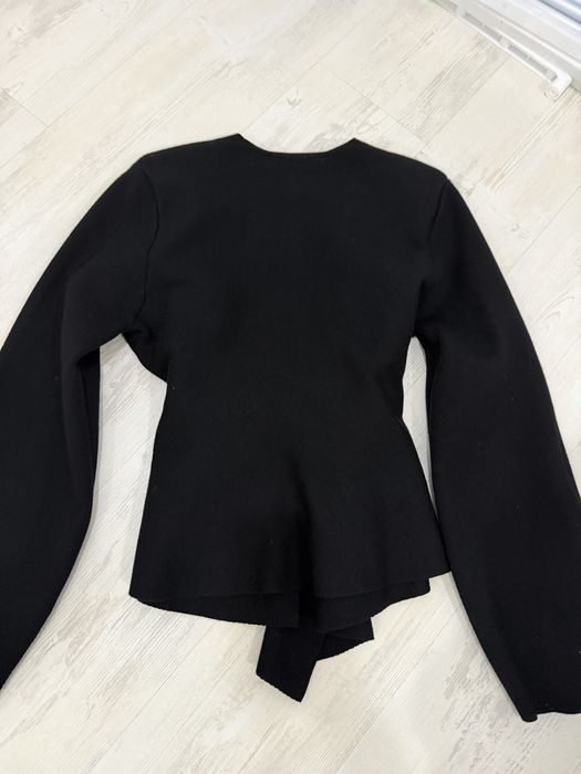 Стилна черна жилетка Zara