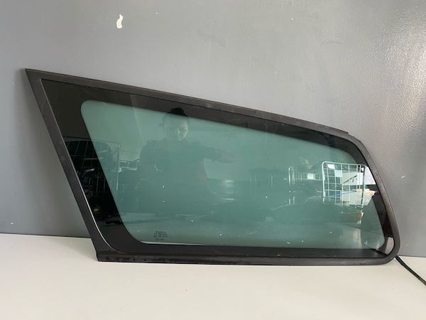 Geam Stanga Spate VOLVO V50 2004 8650442
